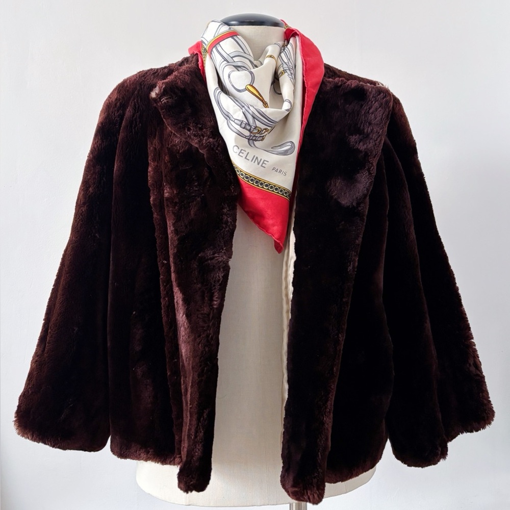 Timeless warm Brown elegant vintage genuine Fur Jacket to stay warm in style !